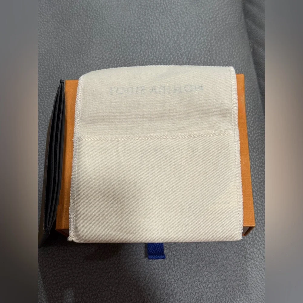 Louis Vuitton Monogram Card Holder - Picture 4 of 4